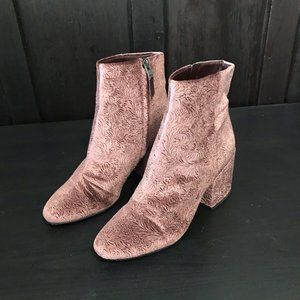 Sam Edelman Pink Mauve Velvet Velour Flower Designed Ankle Boots Size 8